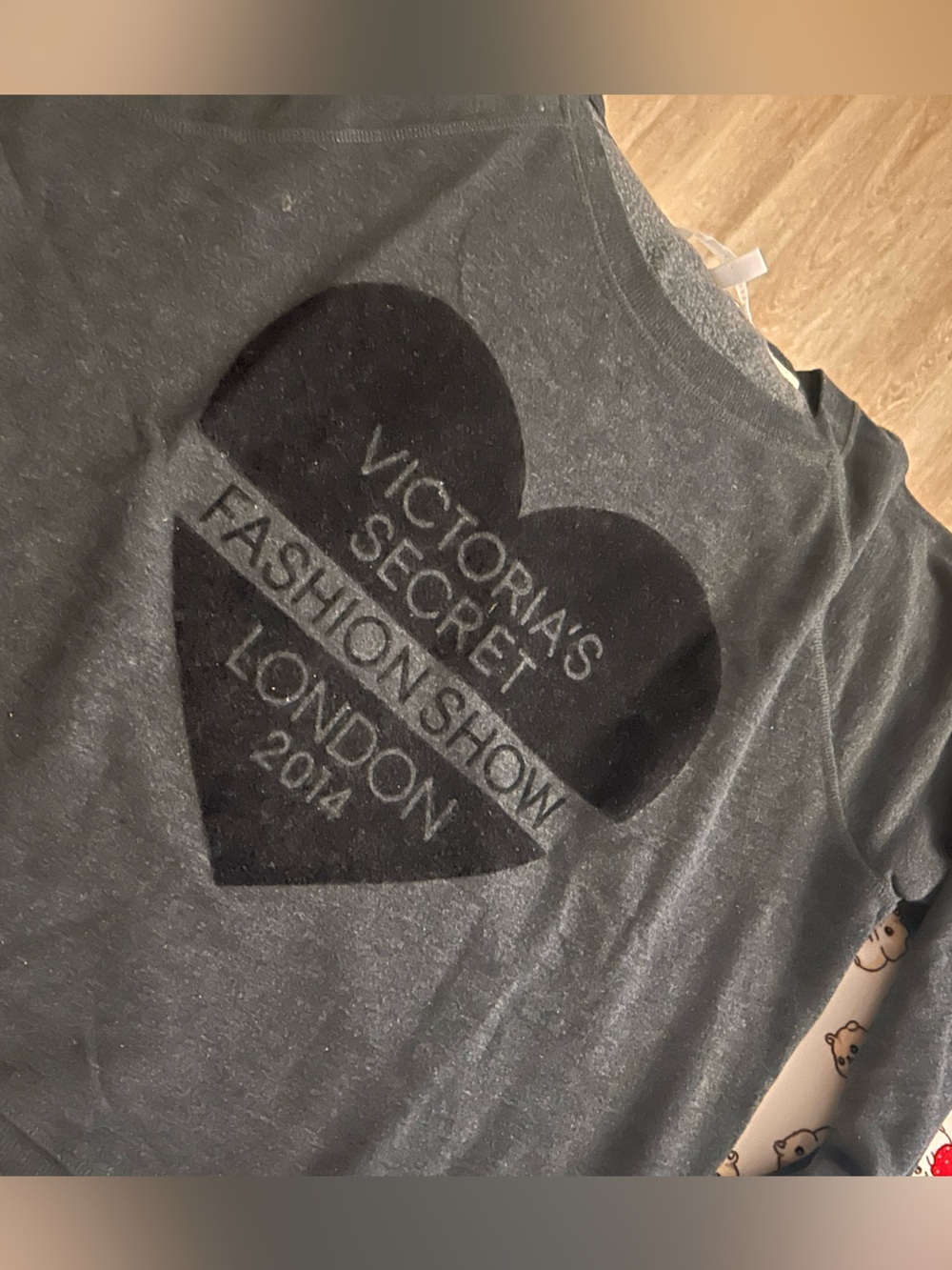 Victoria's Secret Girls Grey Pullover with Heart Graphic LG
